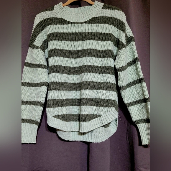 SO Sweater XL juniors - Picture 1 of 2